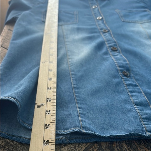 It Girl by Forever 21 Denim Button Down Shirt Women’s Size M Blue Long Sleeve - Picture 8 of 8